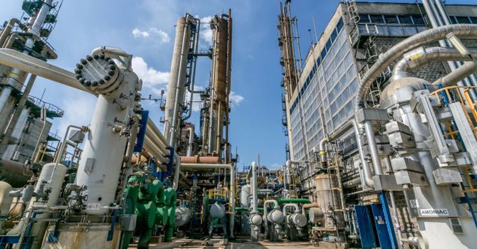 Bolojan anunță când se va încheia afacerea prin care Romgaz preia combinatul Azomureș. Reînceperea producției va mai dura însă