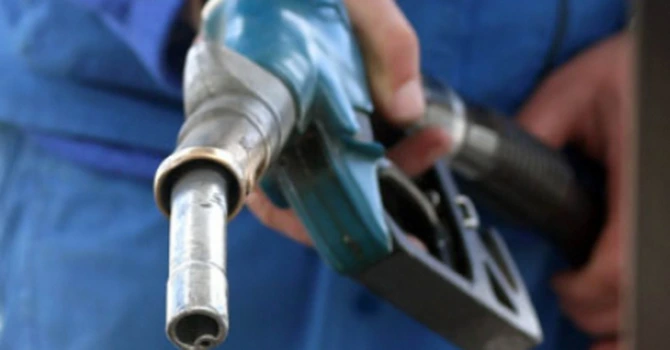Noi scumpiri la carburanți, benzina este foarte aproape de 9 lei litrul iar motorina se aproapie rapid de 10 lei. Care sunt prețurile acum