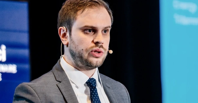 Ultimul nume vehiculat pentru postul de ministru al Energiei: Andrei Covatariu – surse. Are 38 de ani, master în energie nucleară și un CV lung