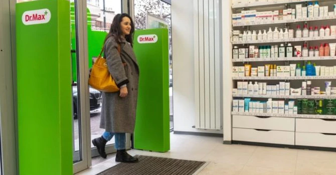Dr. Max are afaceri record de peste 12 miliarde de lei şi peste 5.800 de angajaţi în 2025 – cel mai mare număr de la intrarea în România, în 2017
