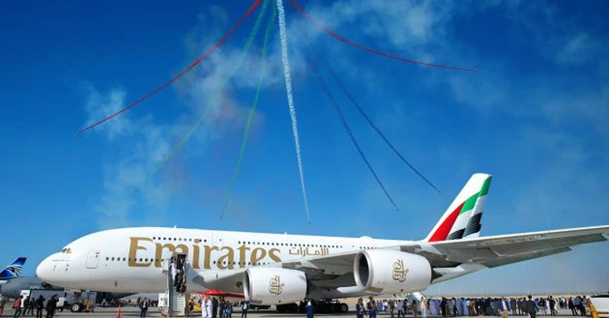 Fisuri la aripile a 16 avioane Airbus A380. Gigantul începe o inspecţie