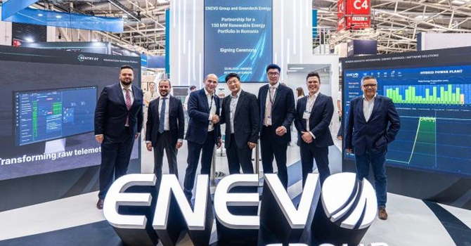 Românii de la ENEVO construiesc un nou portofoliu de 150 MW de solar, eolian și baterii în România, urmează Italia și UK. Acord semnat cu GreenArch Energy