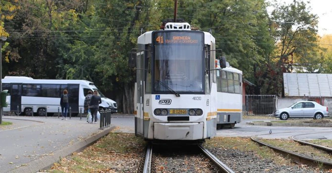 Update: Circulația a fost reluată. Circulația tramvaielor de pe linia 41 din București, blocată din cauza unui accident tehnic
