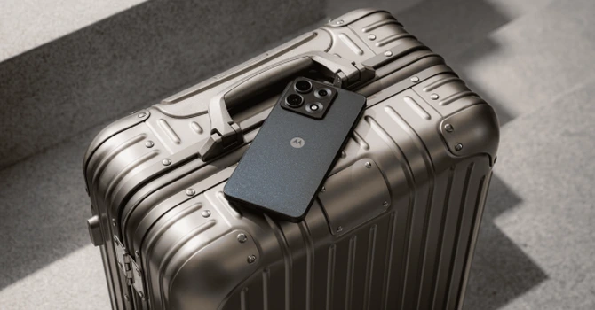 Motorola lansează pe piața românească noul edge 70 max, certificat la standarde militare