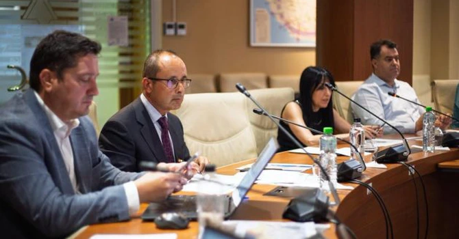 Ședință de urgență la Ministerul Energiei. România rămâne fără curent electric. Pe apă nu ne mai putem baza, vor fi pornite noi capacități regenerabile, cresc importurile