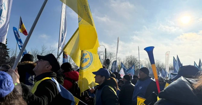 Federaţia „Solidaritatea Sanitară” apreaciză că noul proiect de Lege a salarizării preia mai multe dintre solicitările sale anterioare, dar că în continuare conține prevederi care diminuează veniturile