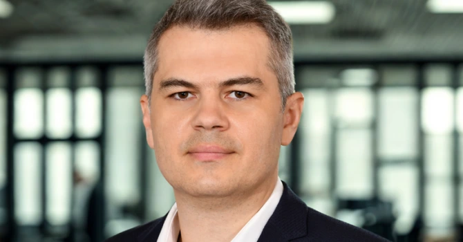 Dobânzile mai mari din SUA nu înseamnă automat scăderi pe bursă. Ce trebuie să urmărească investitorii români care investesc pe Wall Street – Analiză Investimental 