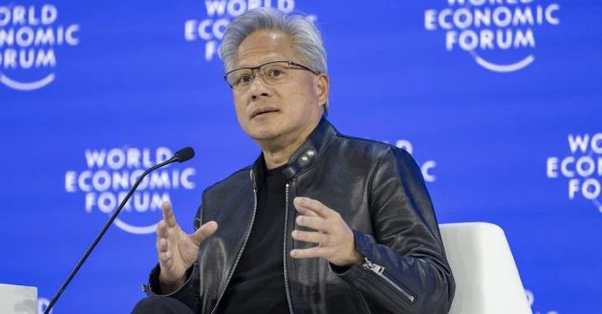 Una dintre gecile de piele purtată de Jensen Huang, directorul general al Nvidia, a fost vândută la licitație pe o sumă exorbitantă