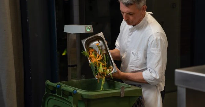 AI-ul a ajuns să stabilească cât de mari sunt porțiile din restaurante. Un start-up elvețian care ajută la reducerea risipei alimentare se extinde și în România