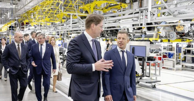 Ofensivă industrială la granița României: După BMW și Mercedes-Benz mizează pe Ungaria
