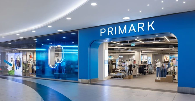 Anunț de la Primark pentru clienții din România. Se ieftinesc sute de produse. Exemple de prețuri