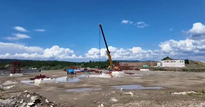 VIDEO Autostrada A13 Sibiu – Făgăraș: Turcii de la Makyol lucrează cu peste 800 de muncitori pe tronsoanele 1 și 2. La ce stadiu au ajuns