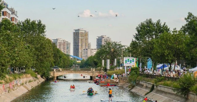 FOTO Primăria Capitalei dă startul plimbărilor gratuite pe Dâmbovița