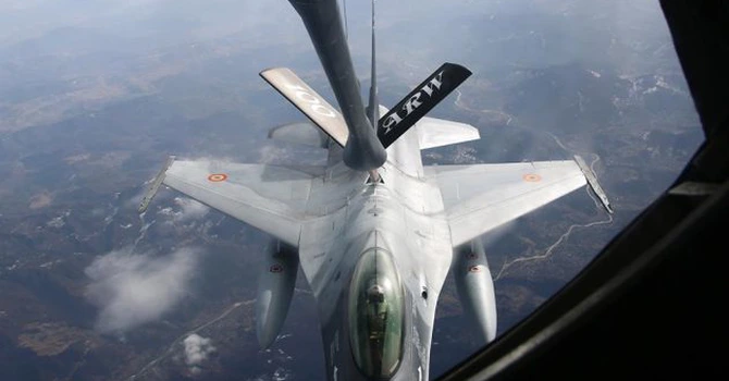 Bulgaria – Guvernul va cere parlamentului să autorizeze staţionarea a opt avioane americane de realimentare pe un aeroport militar