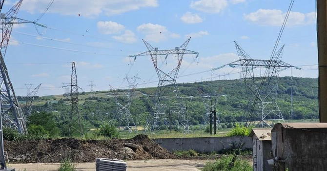 Linia de 400 kV Vulcănești–Chișinău, prin care Moldova poate primi energie direct din România, a fost finalizată și a intrat în teste