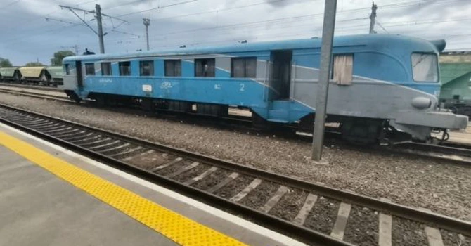 FOTO „Automotorul nemuritor”: CFR Călători, nevoit să reintroducă pe o rută tren Malaxa vechi de 80 de ani