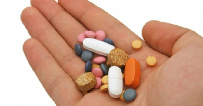 Trump anunţă taxe vamale de 100% pentru medicamentele generice, din august 2028