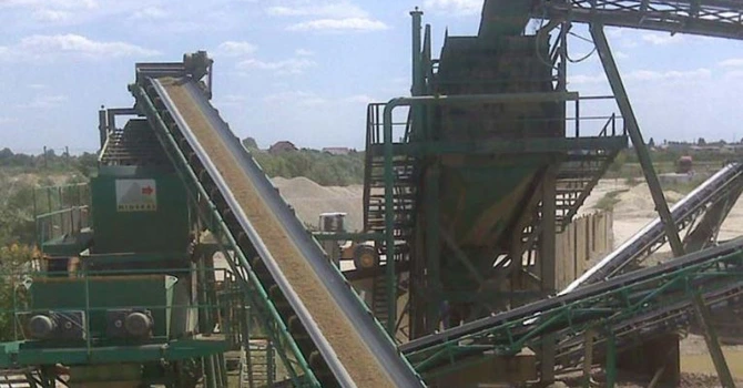 Strabag a cumpărat cu 1 milion euro părţile sociale deţinute de o altă firmă din grup la Mineral Rom şi pregăteşte o consolidare intragrup