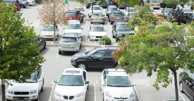Un mare lanț de supermarketuri începe să închirieze locurile de parcare. Cât costă un abonament