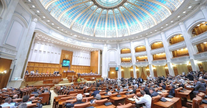 Sesiune extraordinară pentru PNRR şi TVA redusă la locuinţe, la Senat. Termenul pentru aplicarea cotei de 9% ar putea fi prelungit