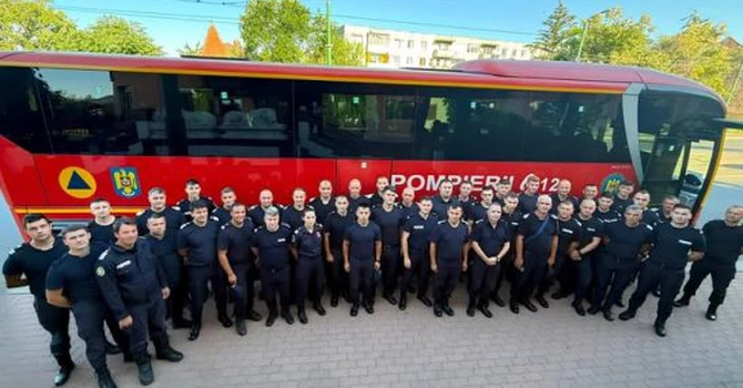Un nou contingent de pompieri români pleacă în Franţa pentru continuarea misiunii de combatere a incendiilor de pădure