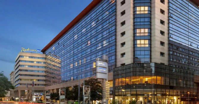Refinanțare record în inima Capitalei: Radisson Blu din București primește un credit de 123 de milioane de euro