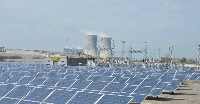 Sistemul energetic românesc la jumătatea lui 2026: mai avem doar 10 grupuri pe cărbune, dar aproape 1.000 de parcuri fotovoltaice