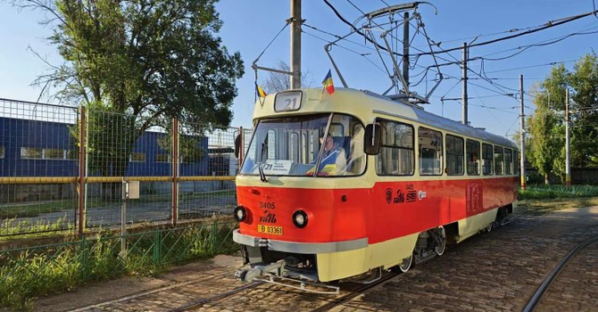 Tramvaiele Tatra, care au circulat 53 de ani prin București, au mers duminică pentru ultima oară