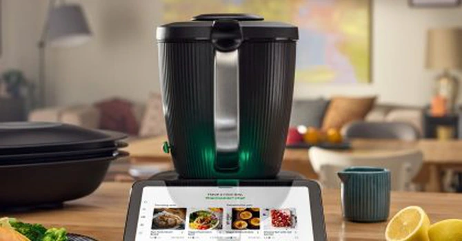 Gigantul german Vorwerk, care produce aparatul de gătit Thermomix, intră direct în România