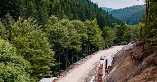 VIDEO „Autostrada” din Valea Doftanei: Lucrările la viitoarea alternativă pentru DN1 au depășit stadiul de 20% UPDATE
