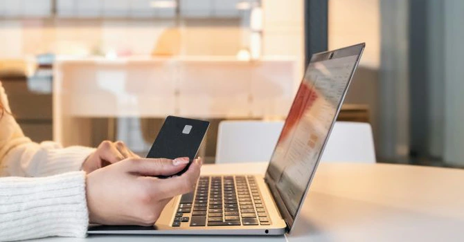 Ce produse și cât de des cumpără românii de pe Temu, Shein sau AliExpress – studiu Compari.ro
