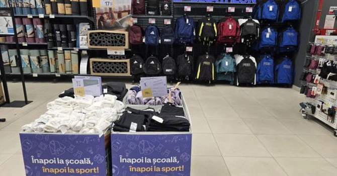 Anunț de la Decathlon pentru toți clienții din România. Reduc prețurile înainte de începerea școlii