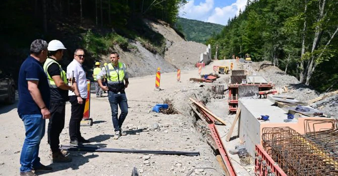 „Autostrada” din Valea Doftanei: Construcții Erbaşu a ajuns la un stadiu de 23% la drumul județean care leagă Prahova de Brașov