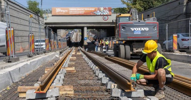 Primăria Capitalei a început montarea șinei de tramvai de sub Podul Constanța. Ciucu a anunțat și termenul de finalizare a lucrărilor