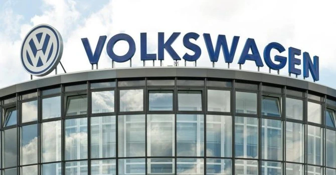 Noi măsuri de criză la Volkswagen: Acționarii majoritari forțează o restructurare rapidă după o scădere accentuată a profitului Porsche SE