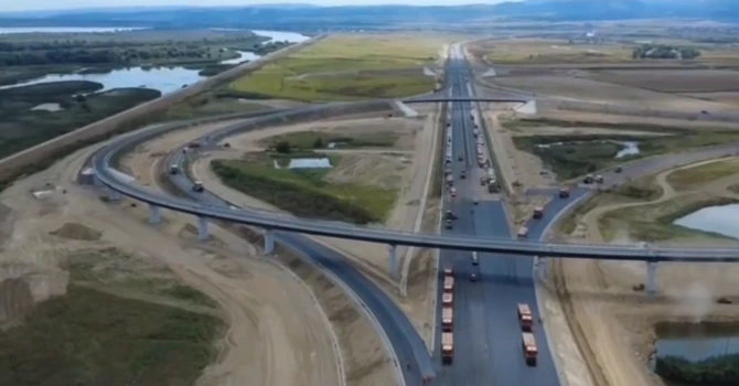 VIDEO Autostrada Moldovei A7: Mai e o săptămână până la deschiderea a 47 de kilometri. Ce lucrări execută muncitorii lui Umbrărescu