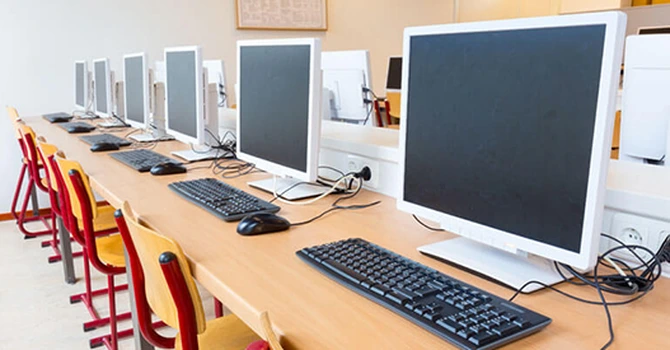 Încep înscrierile pentru Bursele ANIS pentru profesori: 21 granturi de 5.000 de euro, susținute de un număr record de 16 companii din industria IT