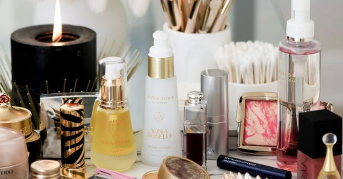 Ce s-a ales de Avon și Oriflame: Cum au schimbat noile lanțuri de magazine felul în care româncele își cumpără cosmeticele
