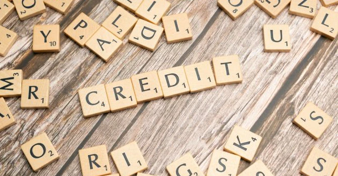 Efectul inflației: Numărul românilor care fac credite de nevoi personale a crescut cu 20%. Topul județelor