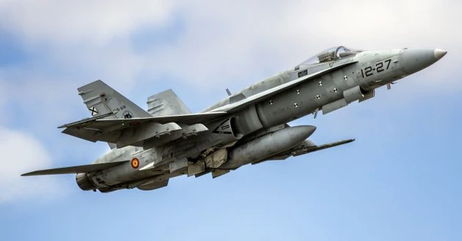 Imagini cu avioanele F-18 care au distrus drona de la Galaţi – FOTO NATO