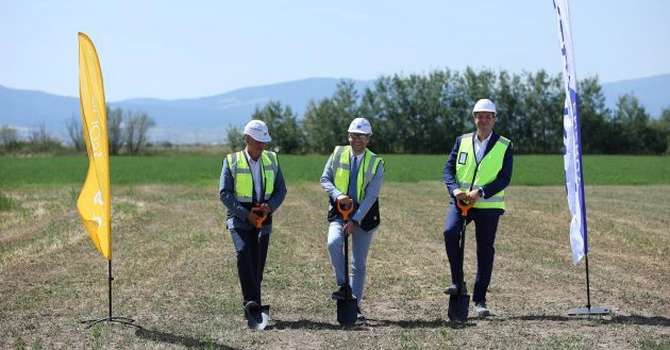 Nouă baterie de dimensiuni mari în România. 220 MWh, parteneriat între WALDEVAR și GEN-I, va fi gata peste un an