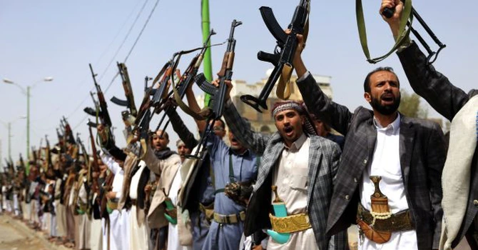 Zeci de persoane au fost ucise în urma atacurilor din ultimele zile lansaye de rebelii Houthi din Yemen. Coaliția condusă de Arabia Saudită amenință cu represalii