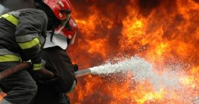 Incendiu puternic în Portul Midia. O navă a luat foc – VIDEO