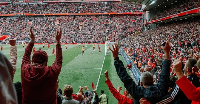 Miliardarul american Jeff Bezos va deveni acţionar al FC Liverpool