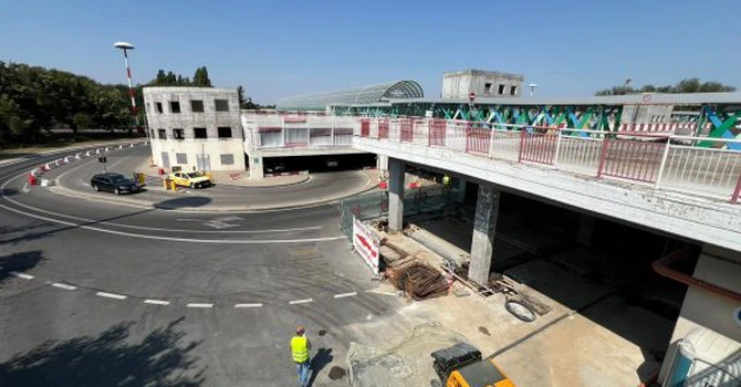 Aeroportul Otopeni închide complet parcarea de la „Sosiri” începând de azi