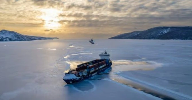 China schimbă istoria rutelor comerciale cu o manevră „Marco Polo”. Compania Sea Legend lansează prima legătură regulată de transport de containere spre Europa prin Arctica