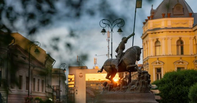Iluminatul public şi arhitectural, reduse pe timpul nopţii la Sfântu Gheorghe pentru economisirea energiei