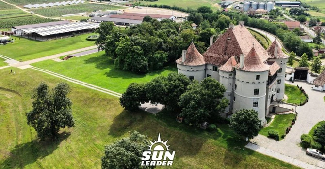 Sun Leader a finalizat extinderea infrastructurii outdoor de la Castelul Bethlen-Haller: 2.600 mp pentru turism și evenimente sub pergole