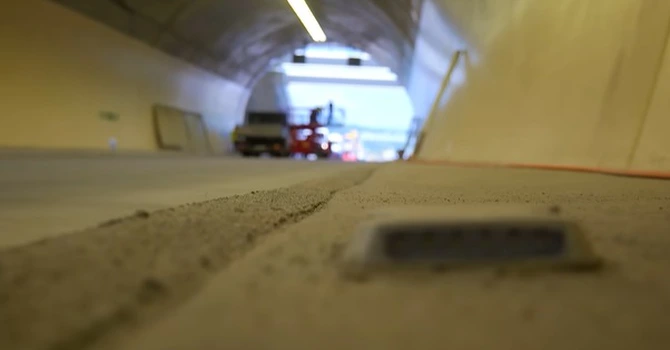 VIDEO Primul tunel forat de autostradă din România e aproape gata. Când se va circula prin el