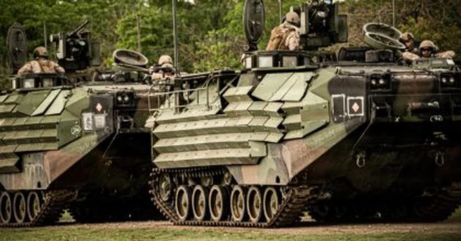 Primele amfibii de asalt americane AAV-7 intră în înzestrarea Forţelor Navale Române